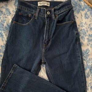 Abercrombie & Fitch 90’s Slim Straight regular Ultra High rise Jeans 23 waist